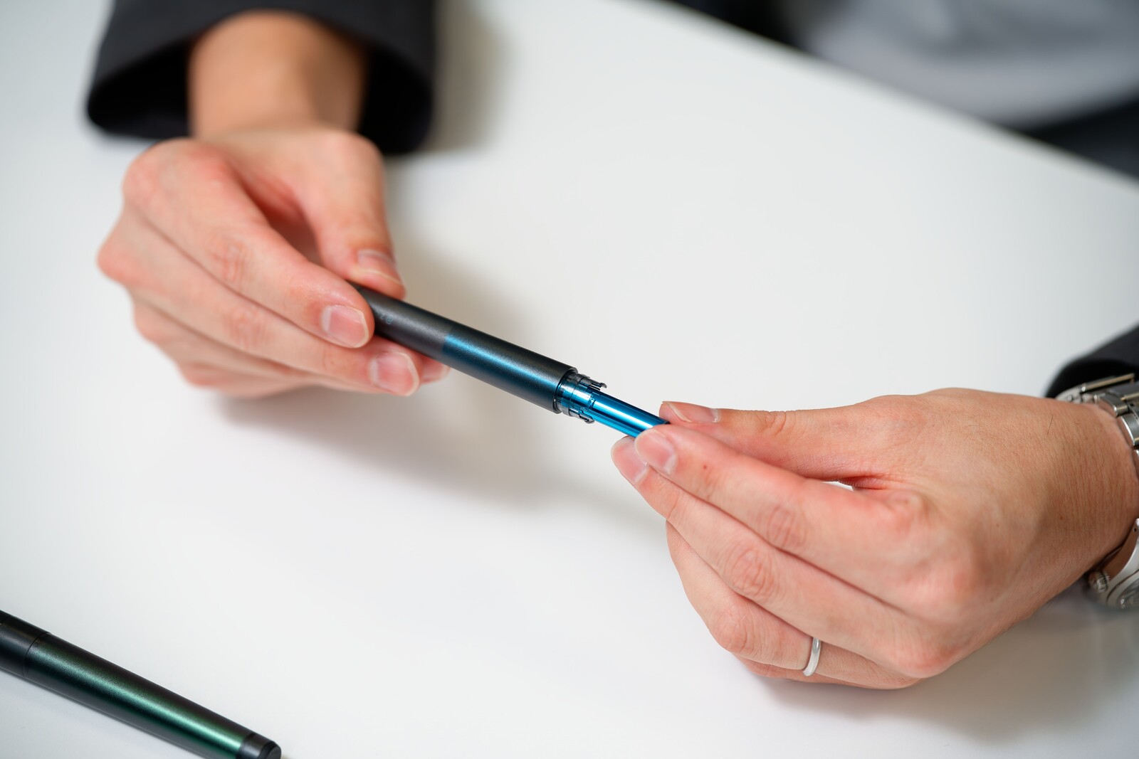 透明と不透明の往復」を再解釈したZOOM L1新6色展開で大人の創造性を