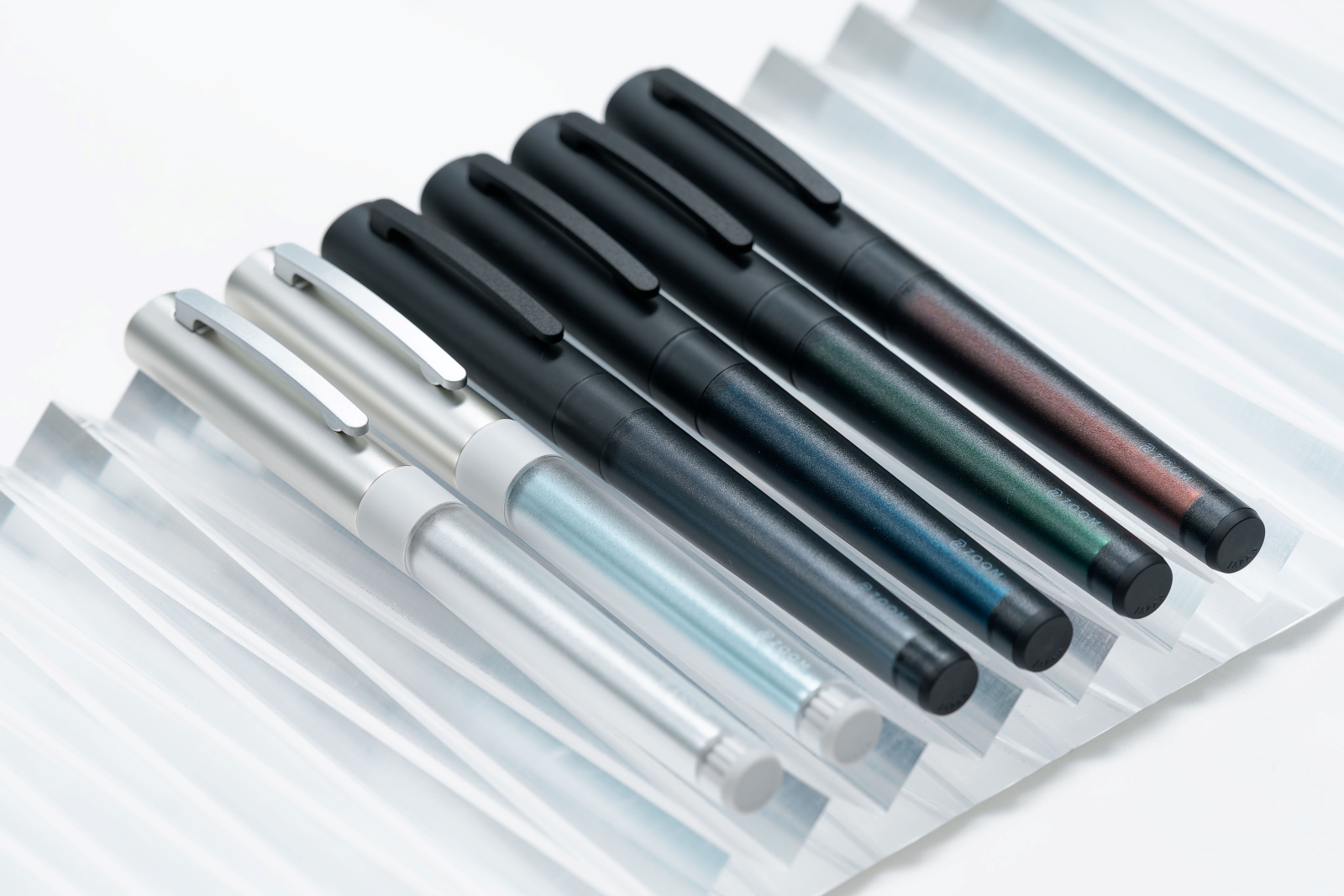 透明と不透明の往復」を再解釈したZOOM L1新6色展開で大人の創造性を