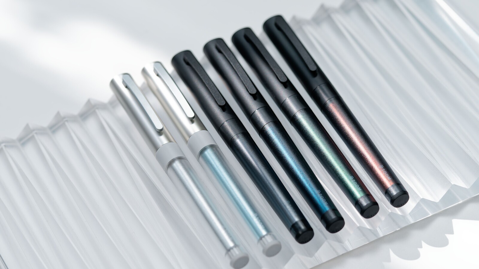 透明と不透明の往復」を再解釈したZOOM L1新6色展開で大人の創造性を