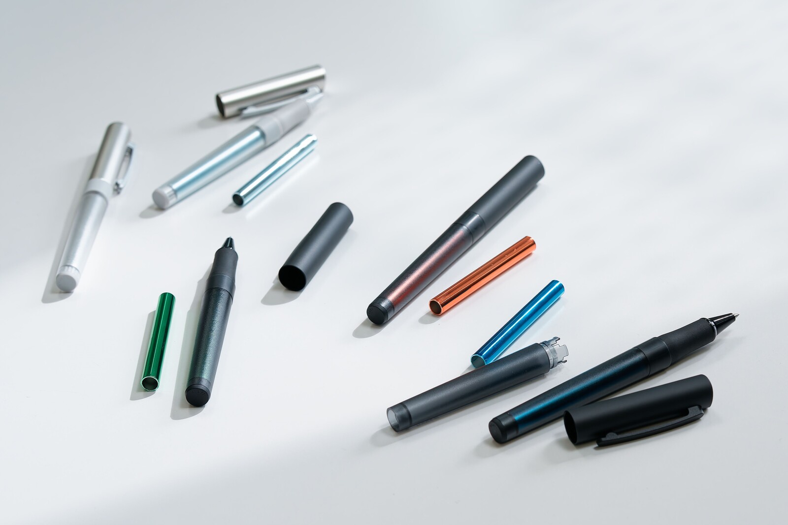 透明と不透明の往復」を再解釈したZOOM L1新6色展開で大人の創造性を